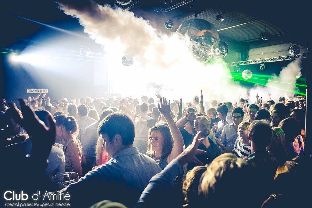 Club d’Amitié – Mirror Mirror on the Wall